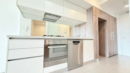 811/35 Malcolm Street, South Yarra VIC, Belconnen - Photo 3