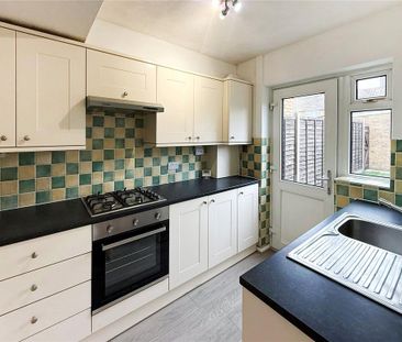 3 bedroom end of terrace house to rent - Photo 5