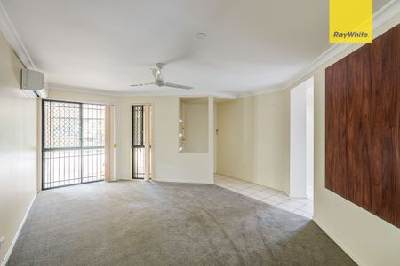 EXPANSIVE DOUBLE STOREY HOME IN QUIET STREET - Photo 3