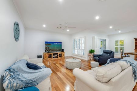 1 Raewood Close, Coral Cove QLD 4670 - House For Rent | Domain - Photo 3