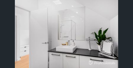 Modern Comfort Meets Coastal Convenience - Photo 4