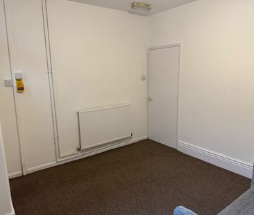 3 Bed End Terrace, Ruth Square, S10 - Photo 3