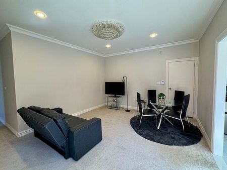 Modern Room For Rent - Ensuite and Kitchen - Photo 3