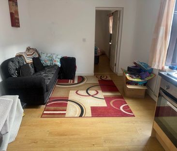 1 Bed Flat, Melton Road, LE4 - Photo 1