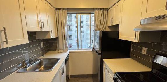 1 Bed 1 Bath Near Downtown, English Bay Sunset Beach, Stanley Park - Photo 2