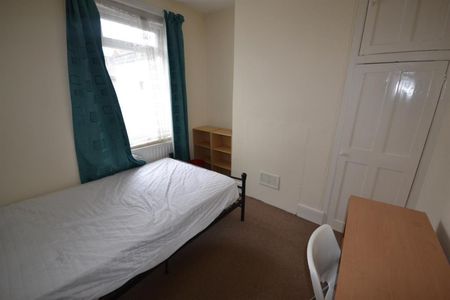3 bedroom House To Let - Photo 4