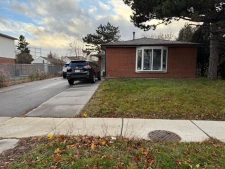 For Lease - 28 Lynmont Road, Toronto, Ontario - Photo 3