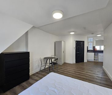 Studio to rent - Photo 1