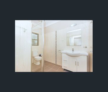 Luxury 3 Bedroom Home - Photo 2