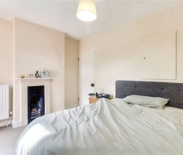 3 bedroom end of terrace house to rent - Photo 3