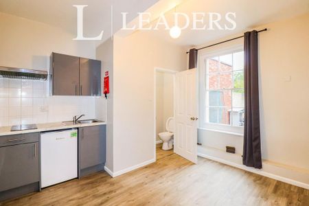 Studio to rent - Photo 2