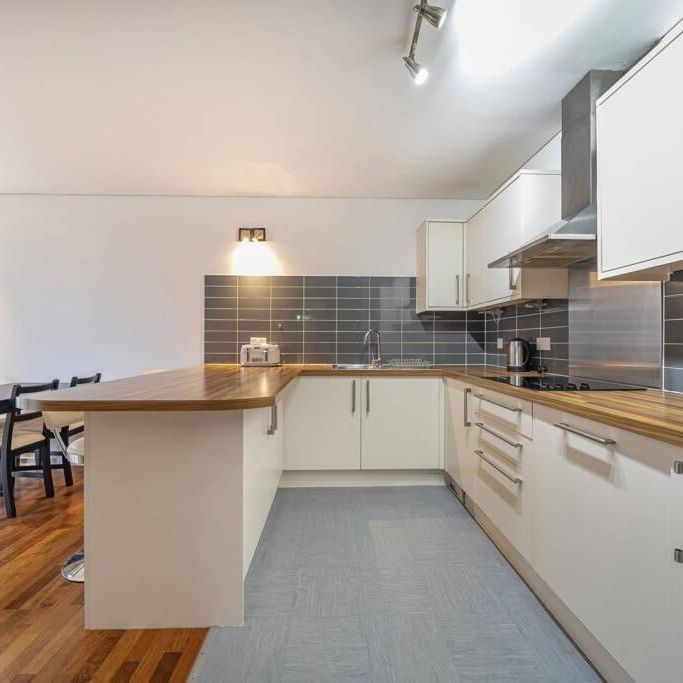 Room in a Shared Flat, Farnsworth Court, SE10 - Photo 1