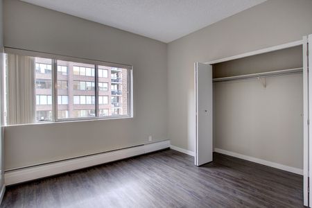 330 25 Ave SW, Calgary - Photo 3