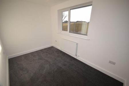 2 bedroom bungalow to rent - Photo 2