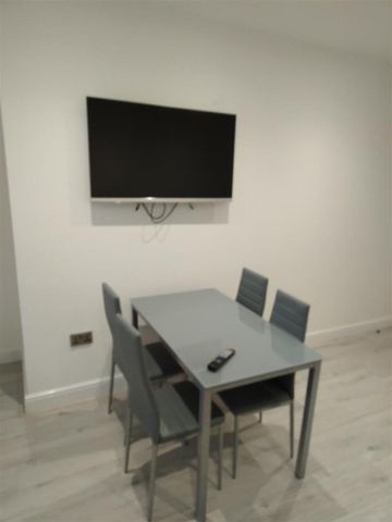 3 bedroom private hall to rent - Photo 4