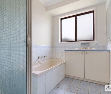 Charming 3-Bedroom Home for Rent – West Wodonga - Photo 4