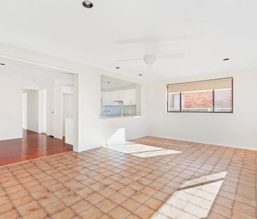 Size, Location and Convenience! - Photo 2