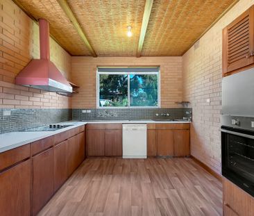 Spacious Family Home in Banksia Park - Photo 2