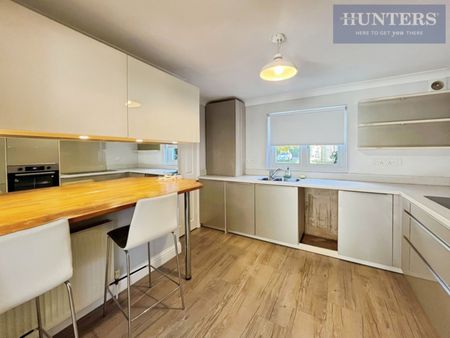 3 bedroom Flat To Let - Photo 4