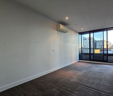 2 Bedrooms Luxury City Apartment with Unblocked Yarra River For Rent!! - Photo 2