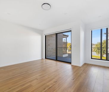 5 bedroom with 3 bathrooms - Photo 1