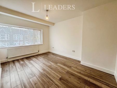 3 bedroom house to rent Dudley Road, CO15 - Photo 5