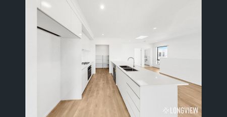 Biggest on the Block - Photo 3