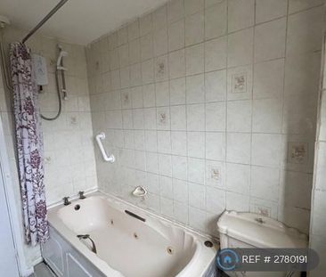 2 bedroom semi-detached house to rent - Photo 5