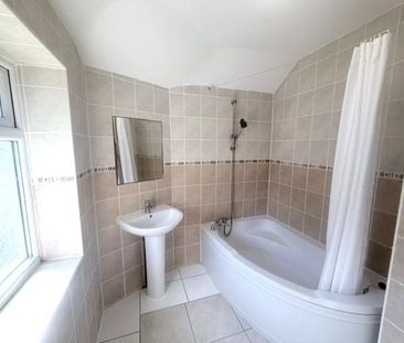 2 bedroom end of terrace house to rent - Photo 2