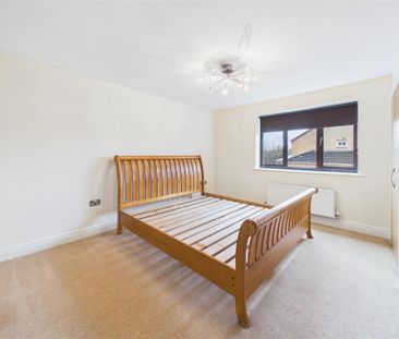 2 bedroom Apartment to rent - Photo 2