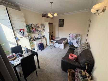 Park Mount, Leeds, LS5 3HE - Photo 2