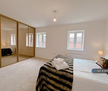 3 bedroom semi-detached house to rent - Photo 5