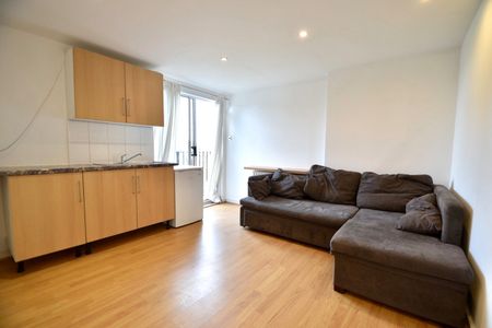 6 Bed Semi-Detached House, Fontenoy Road, SW12 - Photo 3