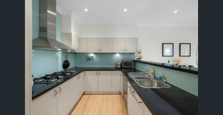 Comfort & Convenience with a dash of Character - Photo 4