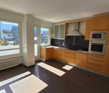 Bel appartement traversant avec balcon, situé au 4ème étage. - Photo 2