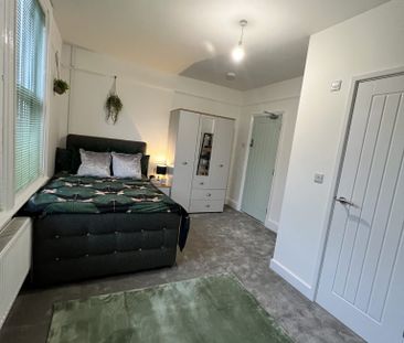 BEDROOM 5 – LARGE DOUBLE ENSUITE - Photo 4