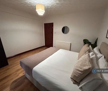 4 bedroom detached house to rent - Photo 2