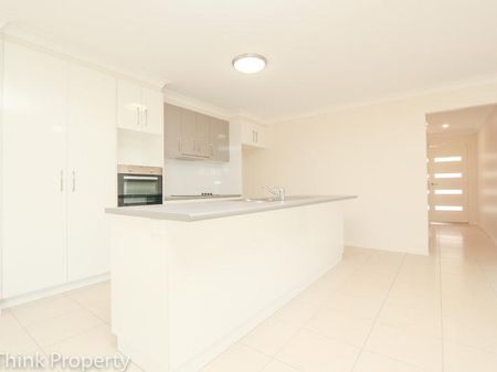 Low Maintenance 3 Bedroom Unit - Photo 4