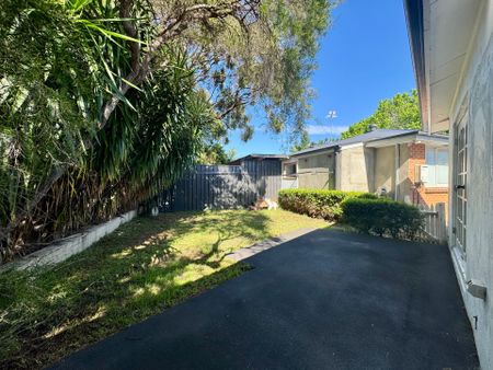 CONVENIENT LIVING IN EMU PLAINS! - Photo 2