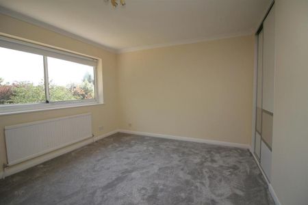 4 bedroom detached house to rent - Photo 4