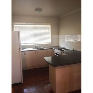 2 Bedroom Unit Close to the Beach with Own Car Spot - Photo 2