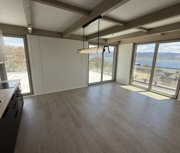 Modern 3-Bedroom Home with Breathtaking Lake Views in East Jindabyne - Photo 1
