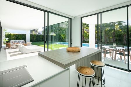 Luxury Villa for rent in Marbella, Andalusia - Photo 2