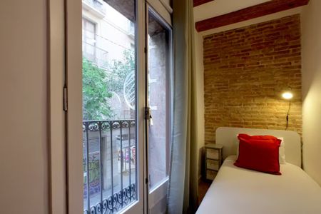 Carrer del General Álvarez de Castro, Barcelona, Catalonia 08003 - Photo 3