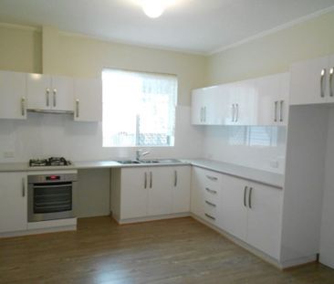 Lovely Three Bedroom Home! - Photo 6