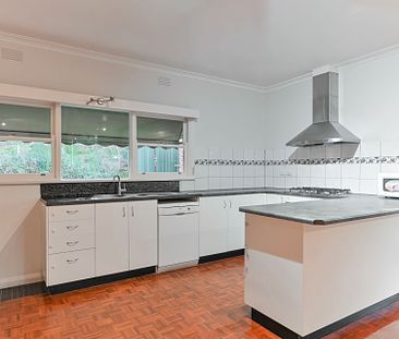 5 Windouran Dr , MITCHAM - Photo 2