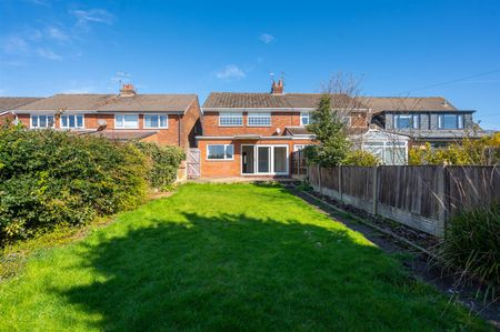 3 Bedroom Semi-Detached House for Rent - Photo 3