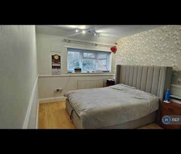 1 bedroom in a house share to rent - Photo 2