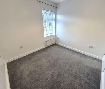 4 bedroom semi-detached house to rent - Photo 5