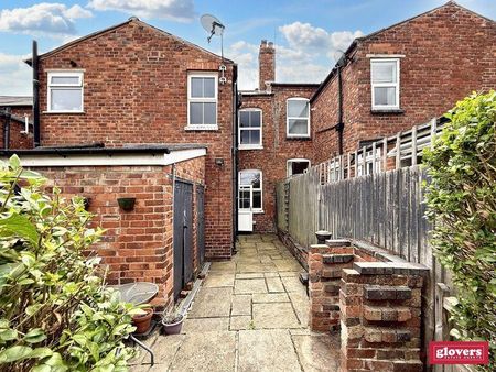 2 bedroom terraced house to rent - Photo 4